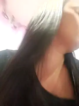 solandrea online show from November 21, 2025, 7:45 pm