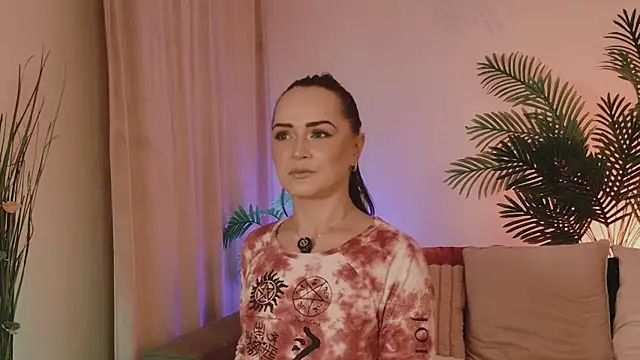 SiennaRosse online show from February 16, 2026, 9:33 pm