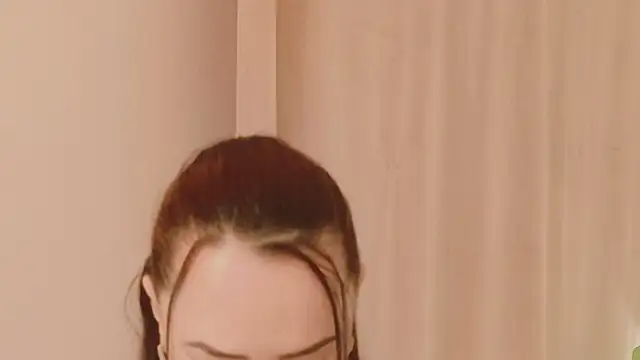 SiennaRosse online show from April 9, 2026, 8:36 pm