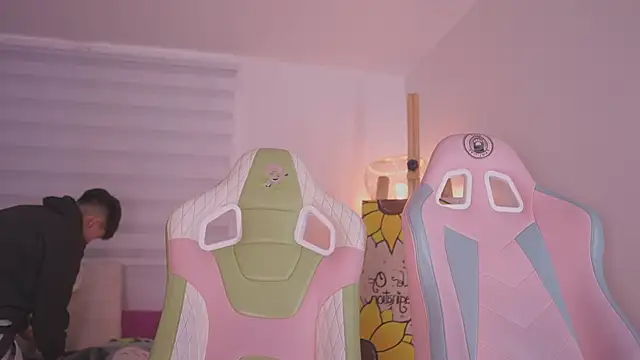 Zaffy  online show from November 28, 2025, 2:42 pm