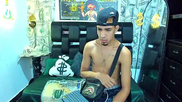 Latin Duo13 online show from November 25, 2025, 7:25 pm