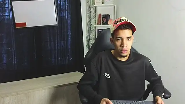 Latin Duo13 online show from February 13, 2026, 7:43 pm