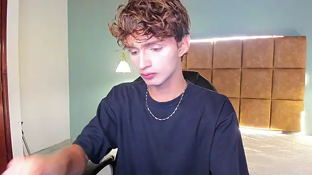 NicolasFerrer18 online show from November 12, 2025, 7:35 pm