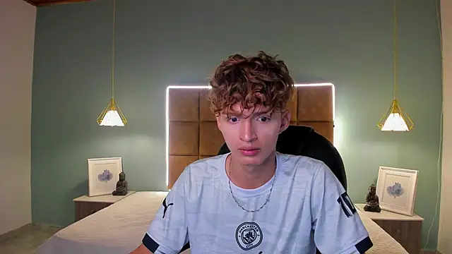 NicolasFerrer18 online show from November 19, 2025, 7:36 pm