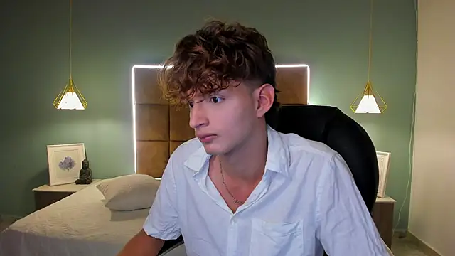 NicolasFerrer18 online show from November 20, 2025, 7:24 pm