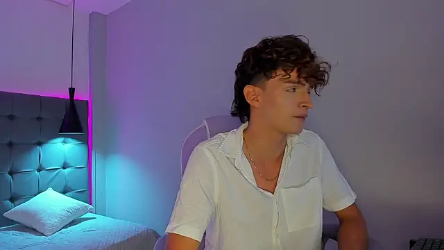 NicolasFerrer18 online show from November 26, 2025, 7:26 pm