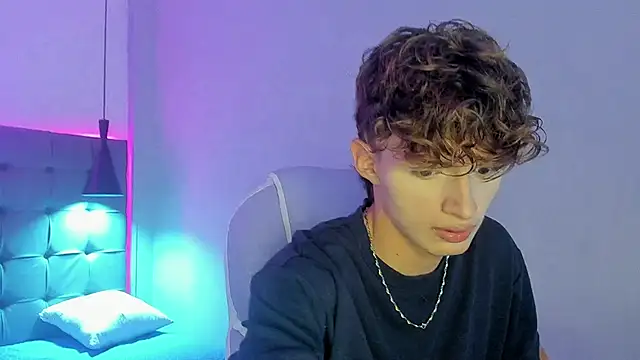 NicolasFerrer18 online show from November 30, 2025, 7:18 pm