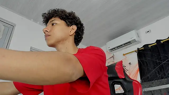 Snapshot of Maximiliano_Khalil chatting on November 2, 2025, 8:44 pm Maximiliano Khalil online show from November 2, 2025, 8:44 pm