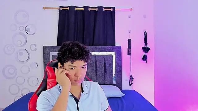 Snapshot of Maximiliano_Khalil chatting on November 15, 2025, 8:05 pm Maximiliano Khalil online show from November 15, 2025, 8:05 pm