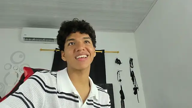 Snapshot of Maximiliano_Khalil chatting on November 22, 2025, 7:02 pm Maximiliano Khalil online show from November 22, 2025, 7:02 pm