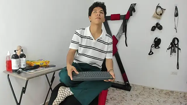 Snapshot of Maximiliano_Khalil chatting on November 28, 2025, 8:22 pm Maximiliano Khalil online show from November 28, 2025, 8:22 pm