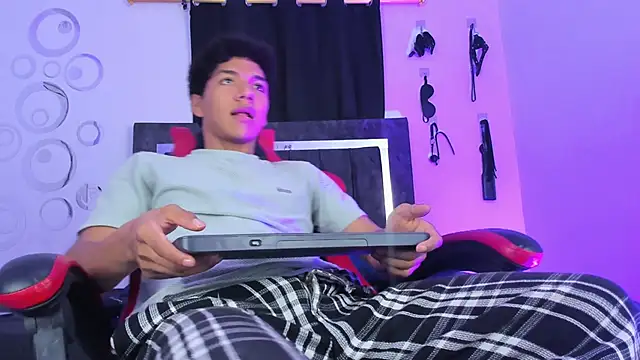 Snapshot of Maximiliano_Khalil chatting on December 1, 2025, 7:41 pm Maximiliano Khalil online show from December 1, 2025, 7:41 pm