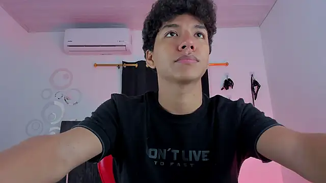 Snapshot of Maximiliano_Khalil chatting on December 3, 2025, 7:01 pm Maximiliano Khalil online show from December 3, 2025, 7:01 pm