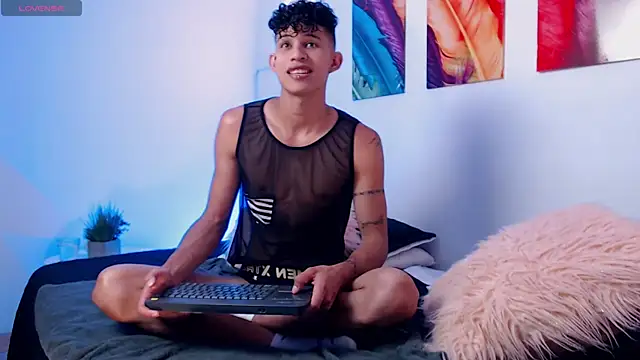 KamiSuarez online show from April 8, 2026, 6:41 pm