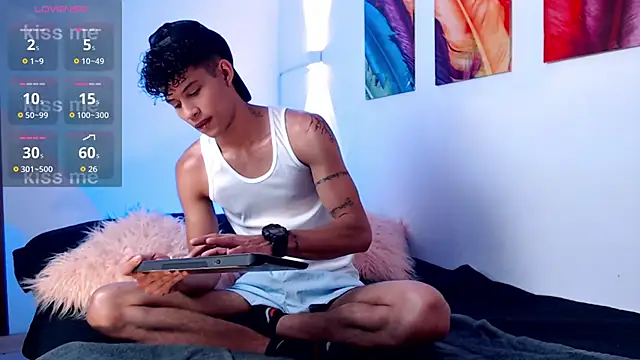 KamiSuarez online show from April 22, 2026, 6:31 pm