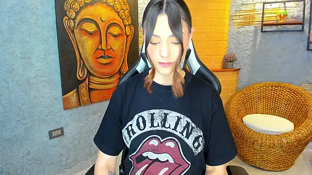 DakotaRussell  online show from October 28, 2025, 11:03 am