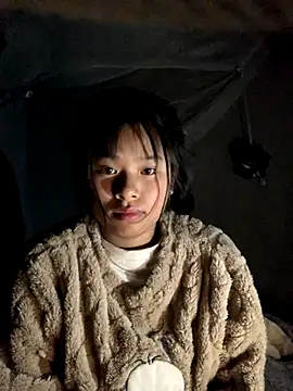 huttonmay358 online show from November 22, 2025, 2:05 pm