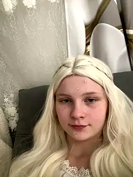 everyyday online show from December 5, 2025, 6:59 pm