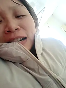 yoyo-mi online show from December 4, 2025, 3:05 am