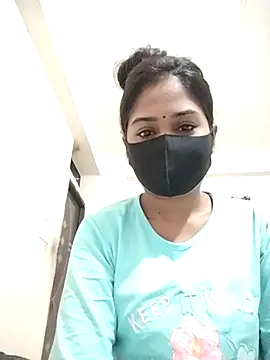 Green LaDY66 online show from December 16, 2025, 4:28 am