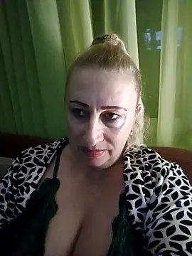 Esenia505 online show from November 2, 2025, 5:48 pm