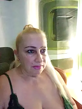 Esenia505 online show from November 25, 2025, 5:07 am