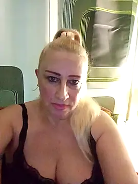 Esenia505 online show from December 3, 2025, 8:34 am