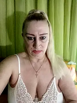 Esenia505 online show from April 21, 2026, 2:26 am