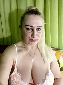 Esenia505 online show from April 21, 2026, 2:51 am