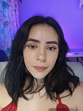 Snapshot of Sara-215 chatting on May 3, 2026, 5:46 am Sara-215 online show from May 3, 2026, 5:46 am