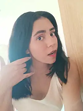 Snapshot of Sara-215 chatting on May 21, 2026, 1:40 pm Sara-215 online show from May 21, 2026, 1:40 pm