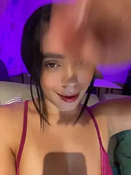 Snapshot of Sara-215 chatting on May 28, 2026, 4:10 am Sara-215 online show from May 28, 2026, 4:10 am