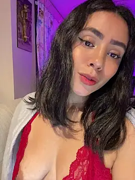 Snapshot of Sara-215 chatting on May 30, 2026, 4:31 am Sara-215 online show from May 30, 2026, 4:31 am