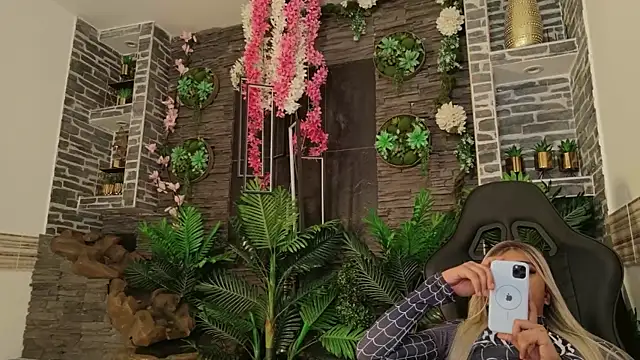 Snapshot of CHRIS_TWIINK chatting on May 7, 2026, 10:26 pm CHRIS TWIINK online show from May 7, 2026, 10:26 pm