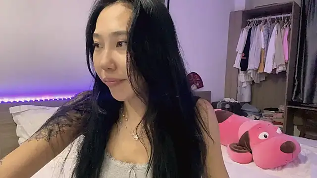 LizParadiz online show from November 6, 2025, 6:31 pm