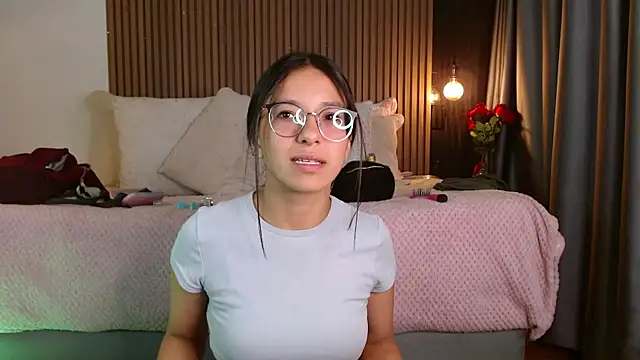 Skay bluee online show from November 13, 2025, 2:38 pm