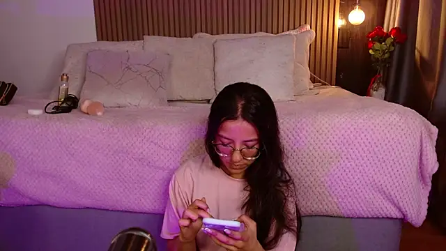 Skay bluee online show from November 14, 2025, 1:21 pm