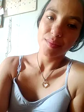 Skay bluee online show from December 4, 2025, 7:44 pm