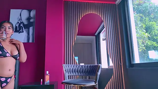 VerahFox online show from November 12, 2025, 12:38 pm