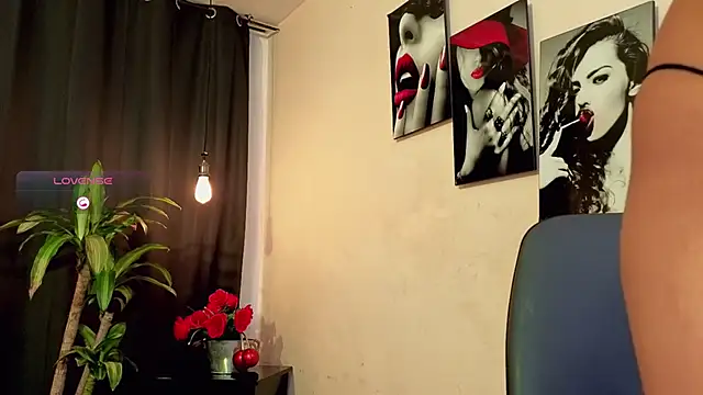 Snapshot of Flor_Gil chatting on November 23, 2025, 3:28 am Flor Gil online show from November 23, 2025, 3:28 am