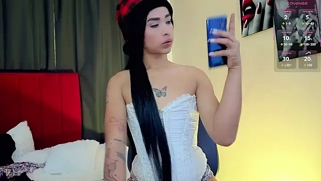 Snapshot of Flor_Gil chatting on December 15, 2025, 8:29 am Flor Gil online show from December 15, 2025, 8:29 am