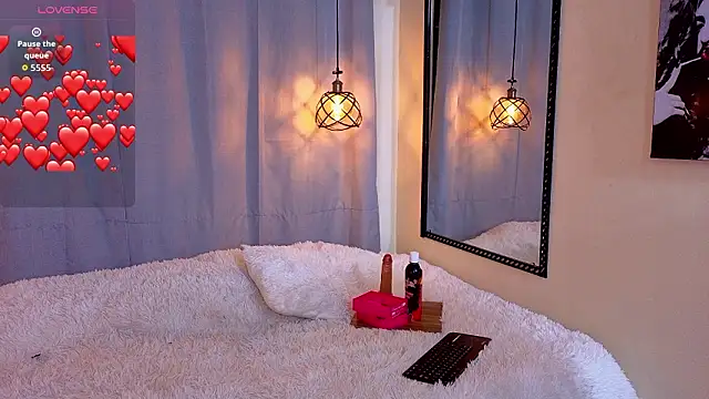 Snapshot of Flor_Gil chatting on February 18, 2026, 2:51 am Flor Gil online show from February 18, 2026, 2:51 am