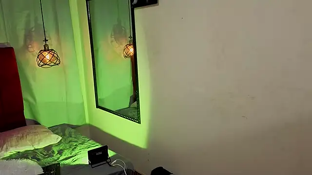 Snapshot of Flor_Gil chatting on February 27, 2026, 7:19 am Flor Gil online show from February 27, 2026, 7:19 am