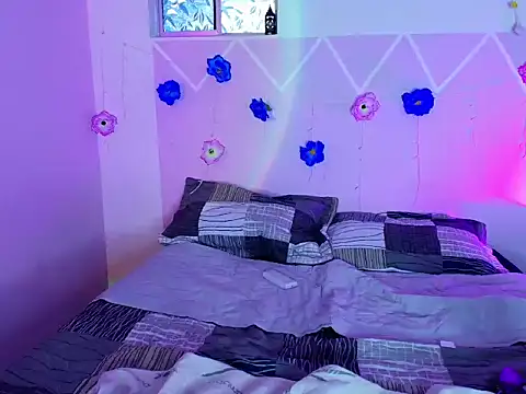 Aprilsweet2005 online show from April 13, 2026, 1:49 pm