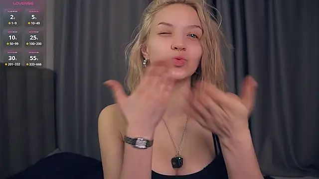 VetaManhardt online show from April 22, 2026, 11:17 pm