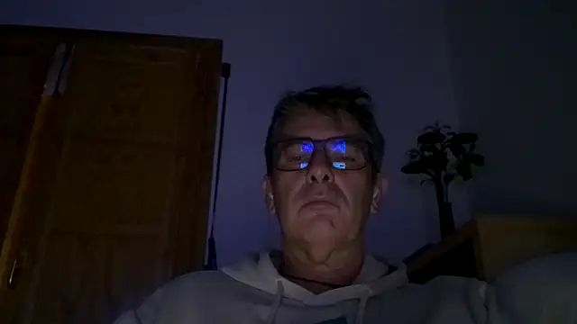 miangelpt online show from October 28, 2025, 9:28 pm