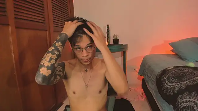 estmonnn online show from November 9, 2025, 12:20 am