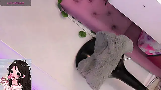 LIA-FER-DOLL online show from November 2, 2025, 11:45 am