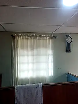 Isa-Giraldo online show from November 13, 2025, 12:37 pm