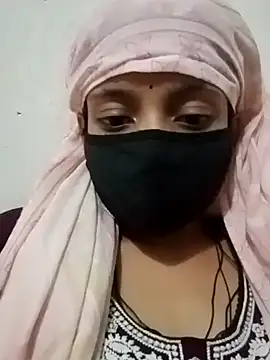 Quenn-Jiya752 online show from November 5, 2025, 1:44 pm